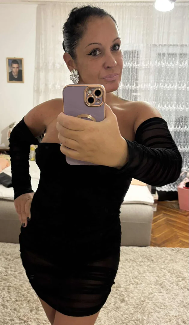 Potpuno nova crna preseksi haljina