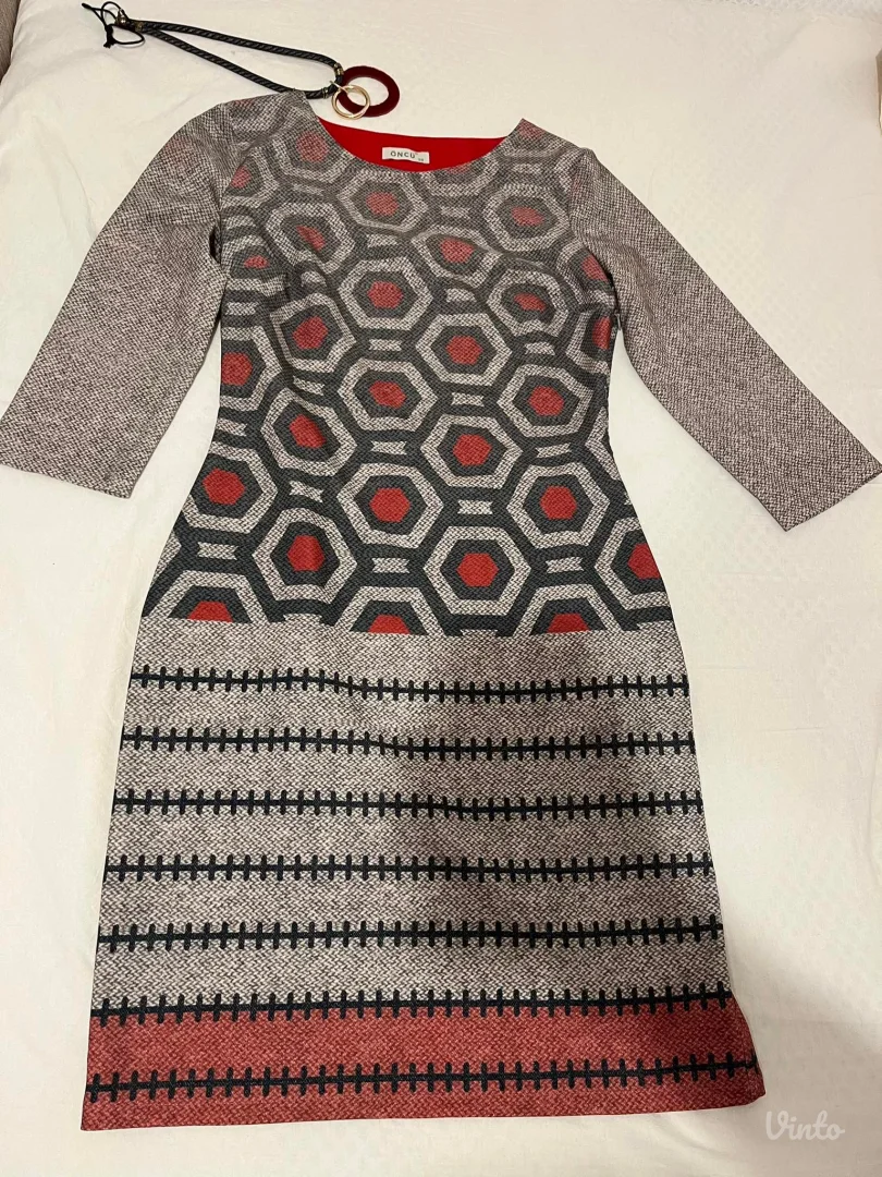 Potpuno nova predivna haljina