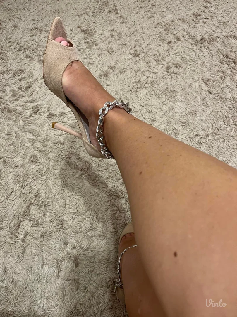 Potpuno nove sandale br. 38