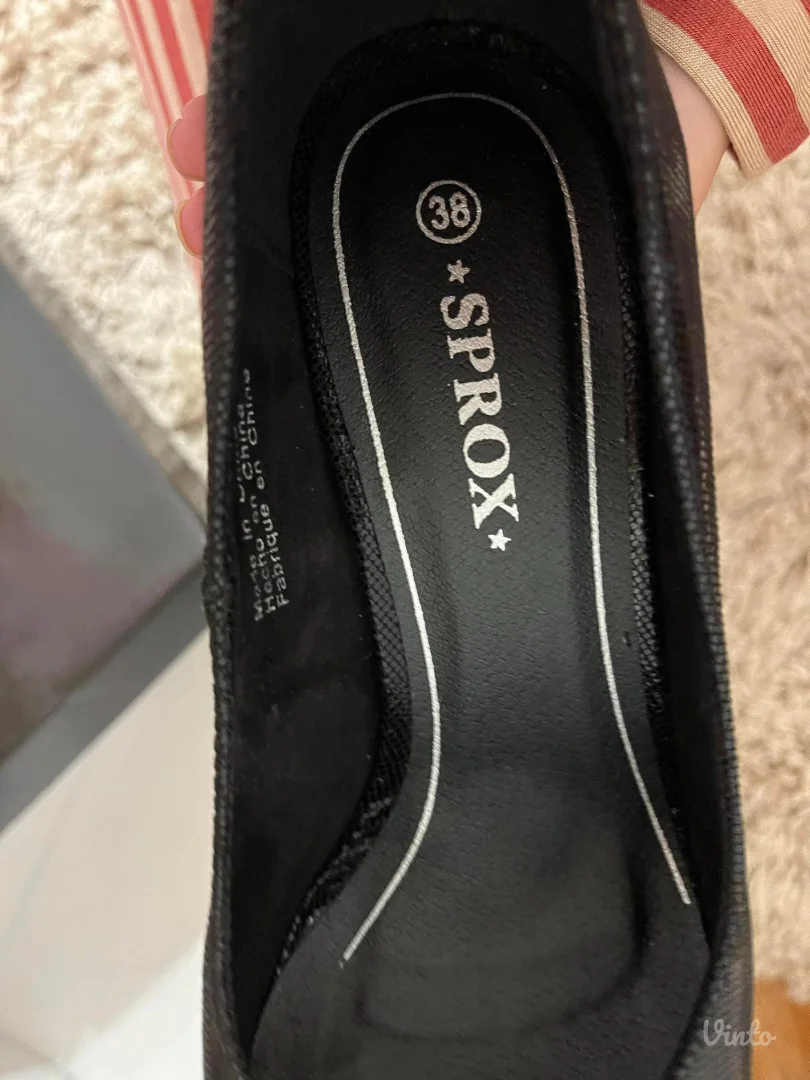 Potpuno nove crne cipele, broj 38