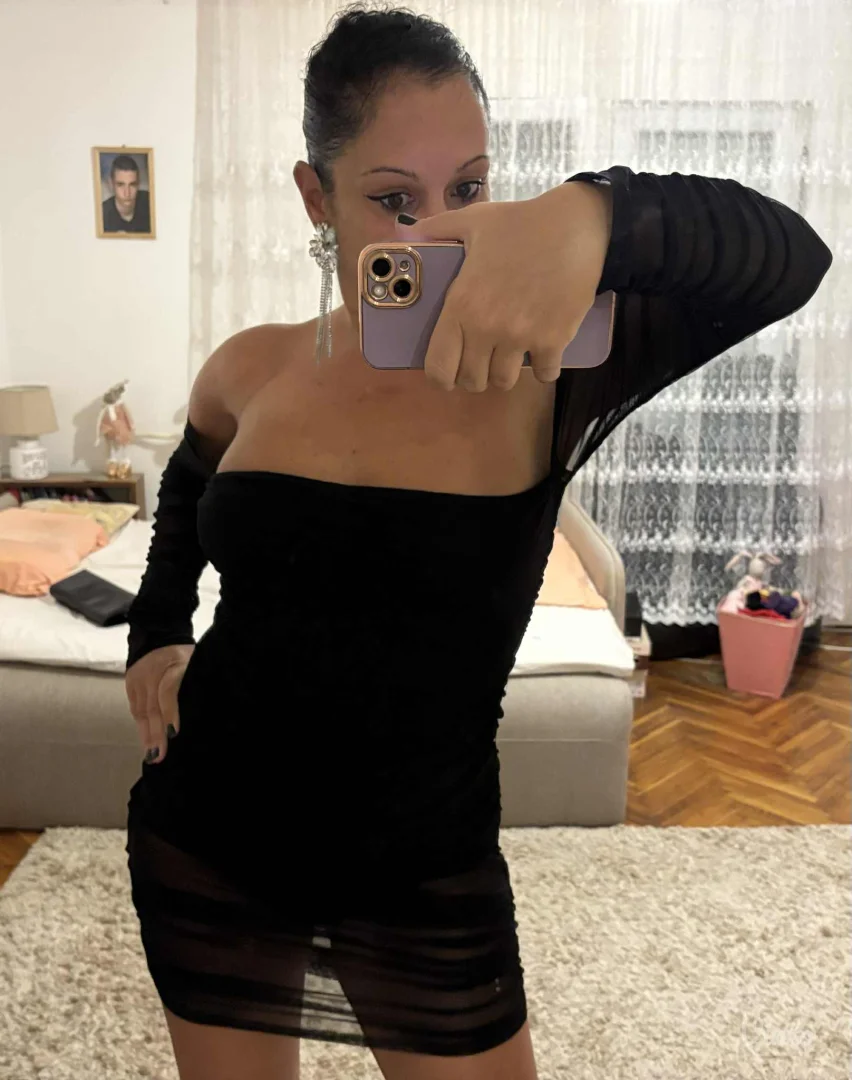 Potpuno nova crna preseksi haljina