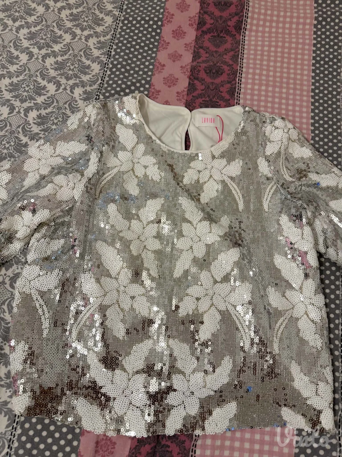 Potpuno nova univerzalna bluza sa etiketom