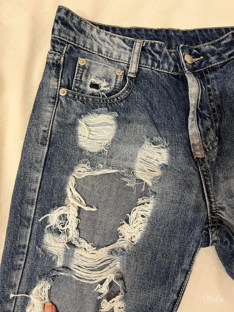 Potpuno nove iscepane farmerke