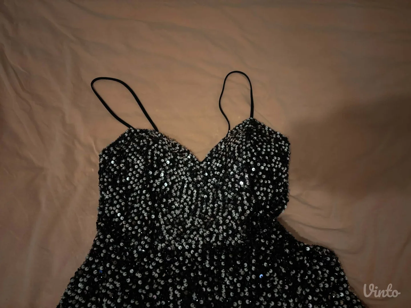 Potpuno nova haljina, samo skinuta etiketa