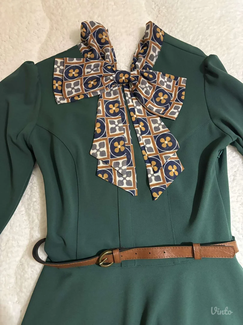 Potpuno nova haljina, skinuta etiketa i samo stoji