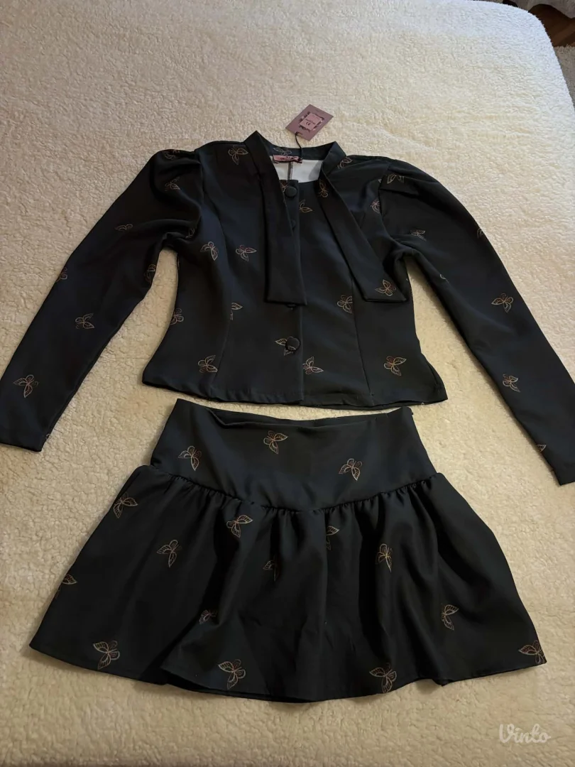 Potpuno nov komplet, suknja i bluza