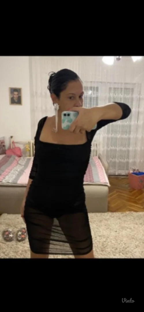 Potpuno nova crna preseksi haljina