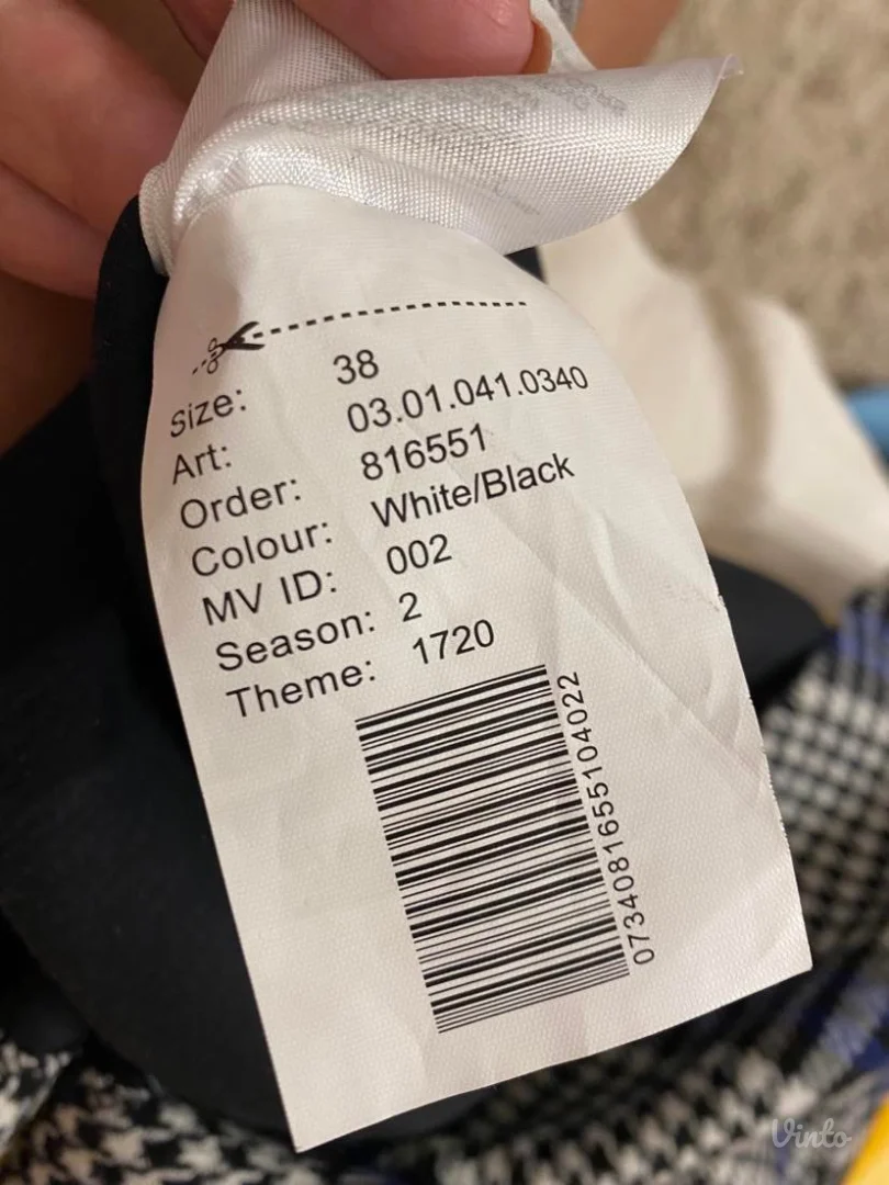 Komplet potpuno nova suknja i ocuvan dzemper