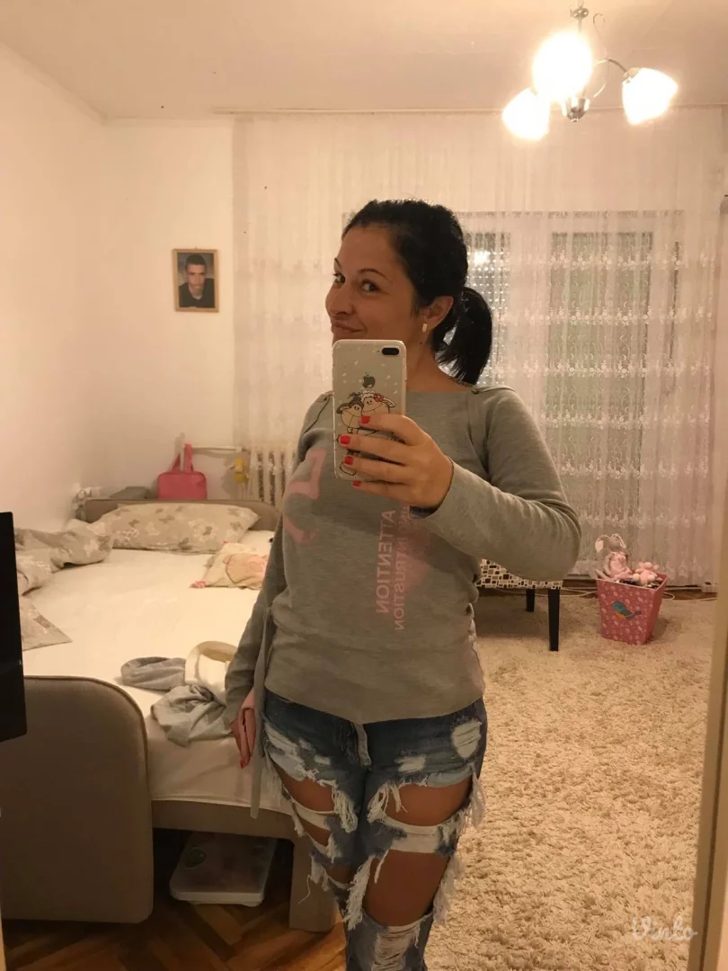 Potpuno nove iscepane farmerke