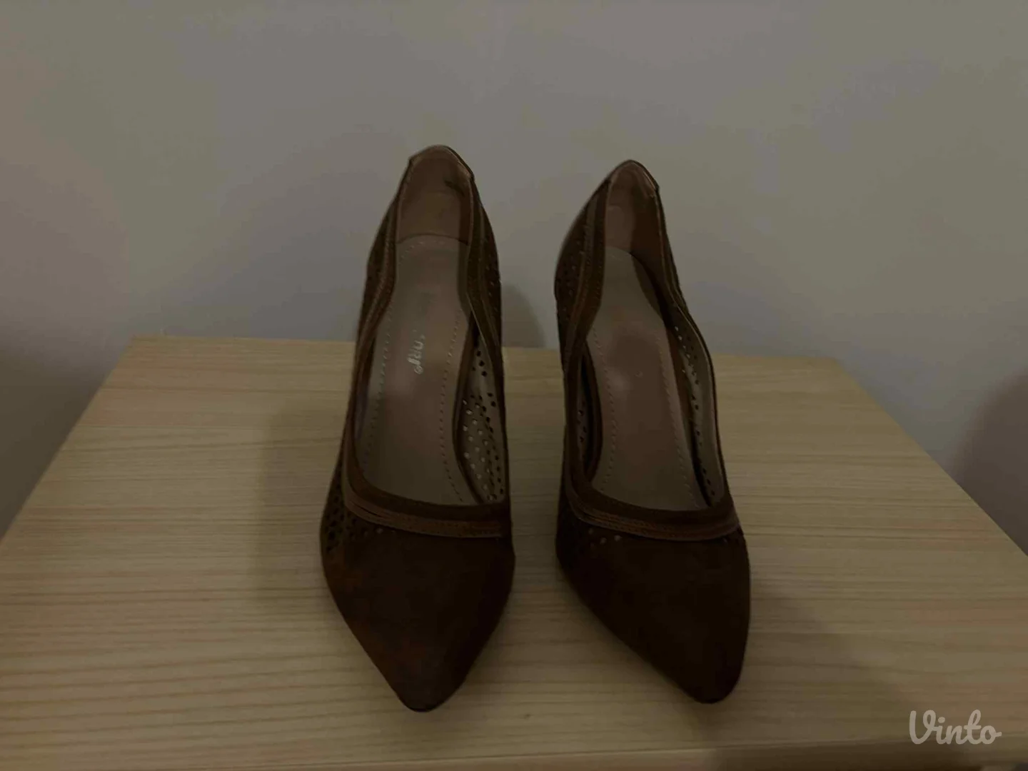 Potpuno ocuvane cipele