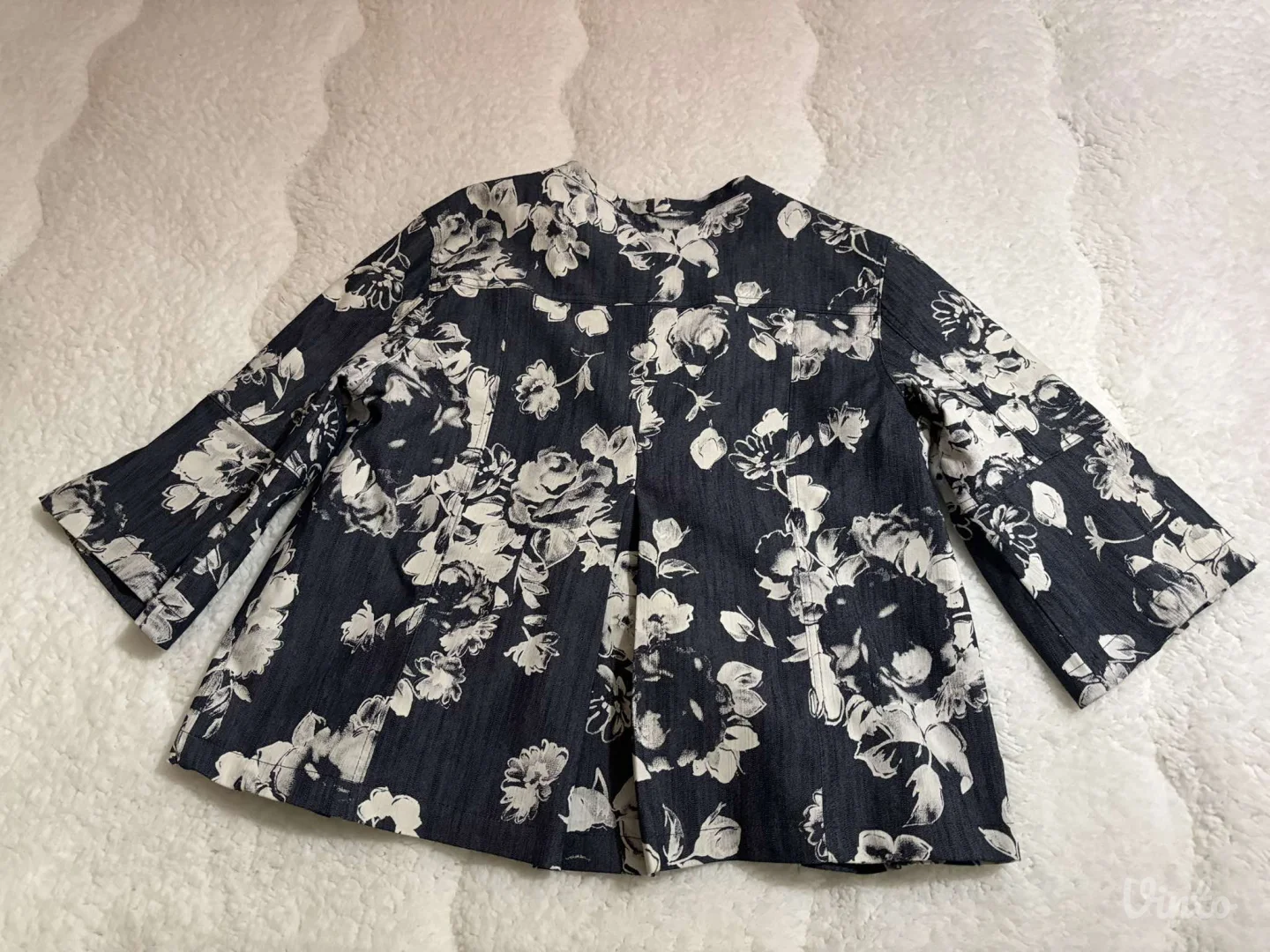 Potpuno ocuvan sako - buza, kao nov