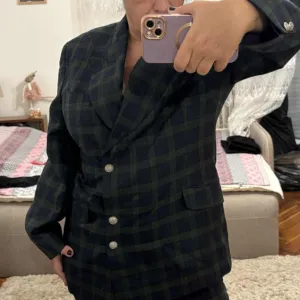 Dobro ocuvan komplet suknja i sako