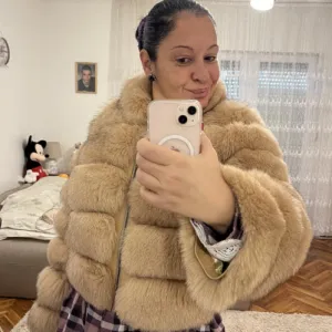 Nova bunda prirodno krzno sa etiketom