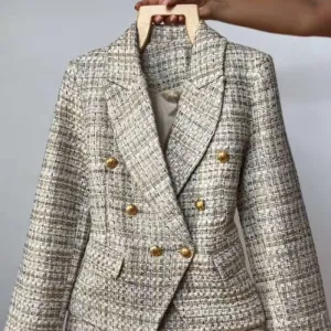 Potpuno nov komplet sa etiketom