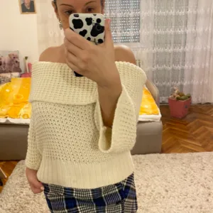 Komplet potpuno nova suknja i ocuvan dzemper