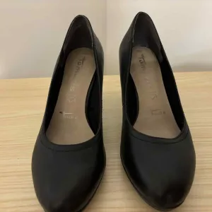 Potpuno ocuvane kao nove kozne cipele