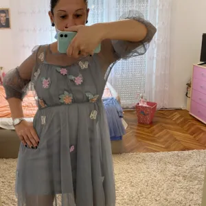 Potpuno nova haljina velicina Uni