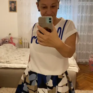Potpuno nov komplet suknja i bluza
