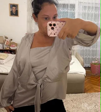 Putpuno nova Mona bluza sa etiketom