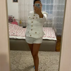 Potpuno nov komplet bermude i sako