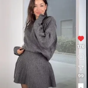 Nov komplet suknja i dzemper UNI velicina