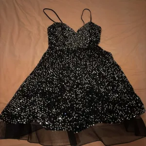 Potpuno nova haljina, samo skinuta etiketa