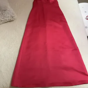 Samo jednom davno obucena haljina