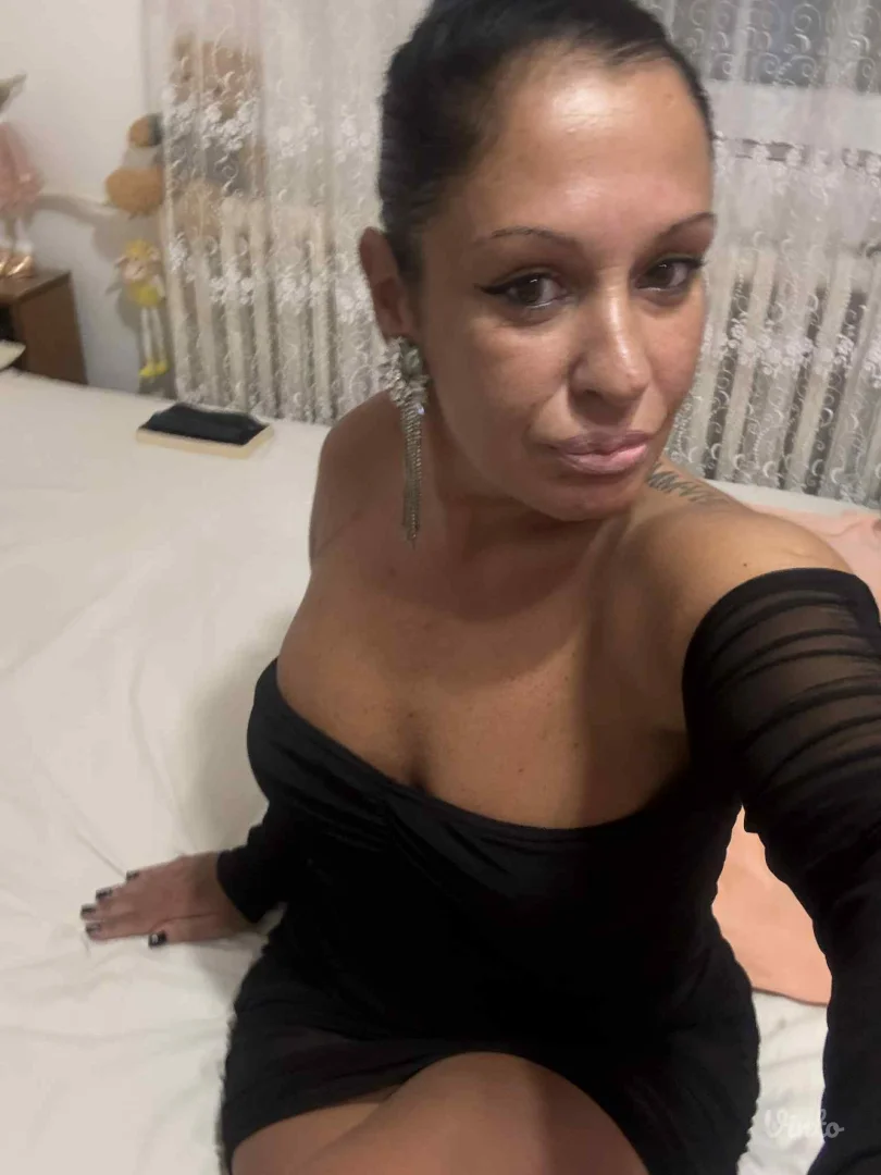 Potpuno nova crna preseksi haljina