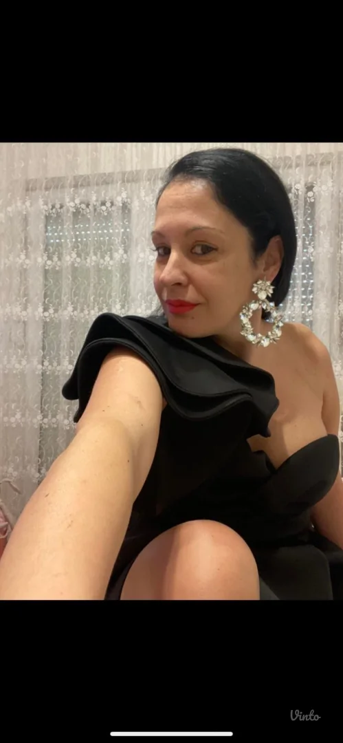 Potpuno nov komplet sa etiketom suknja i bluza