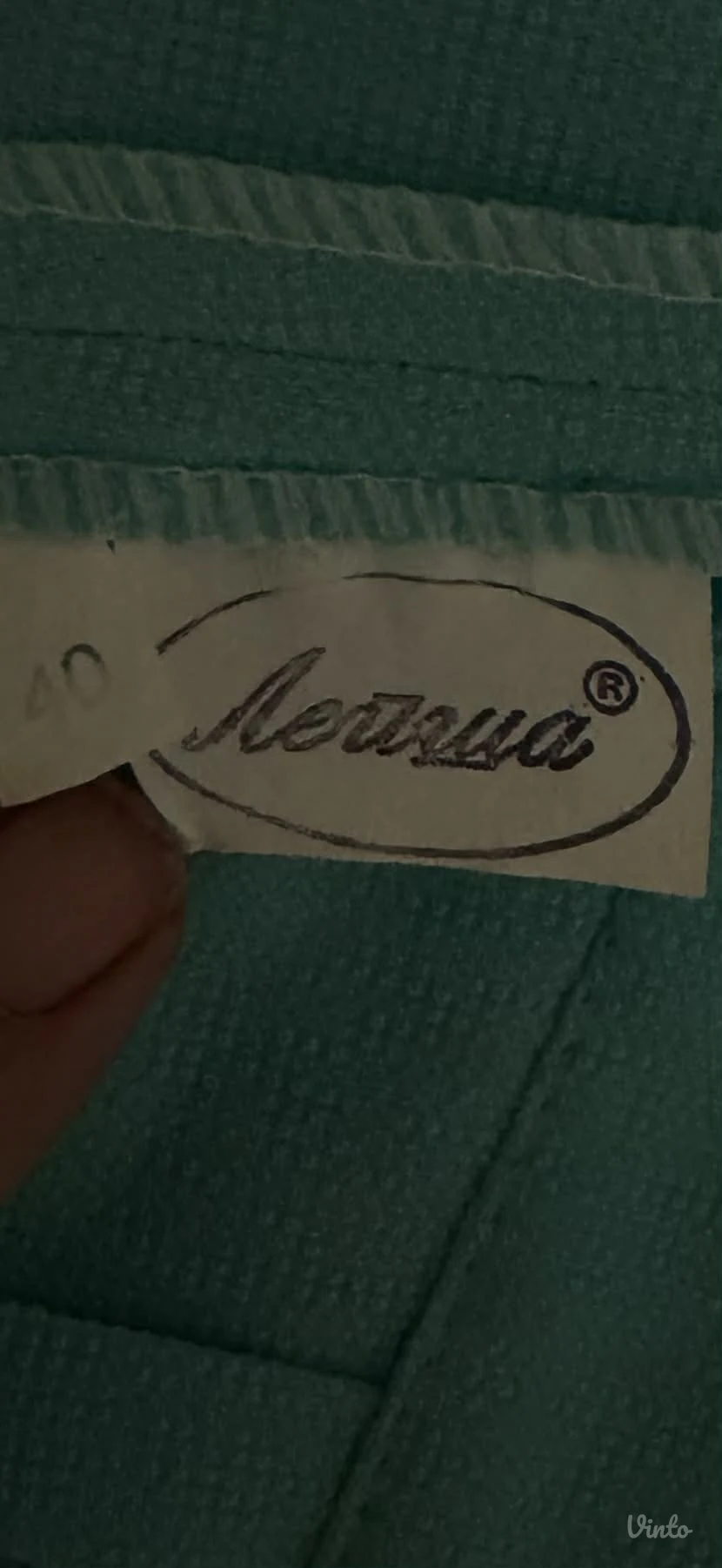 Potpuno ocuvan komplet pantalone i kosulja