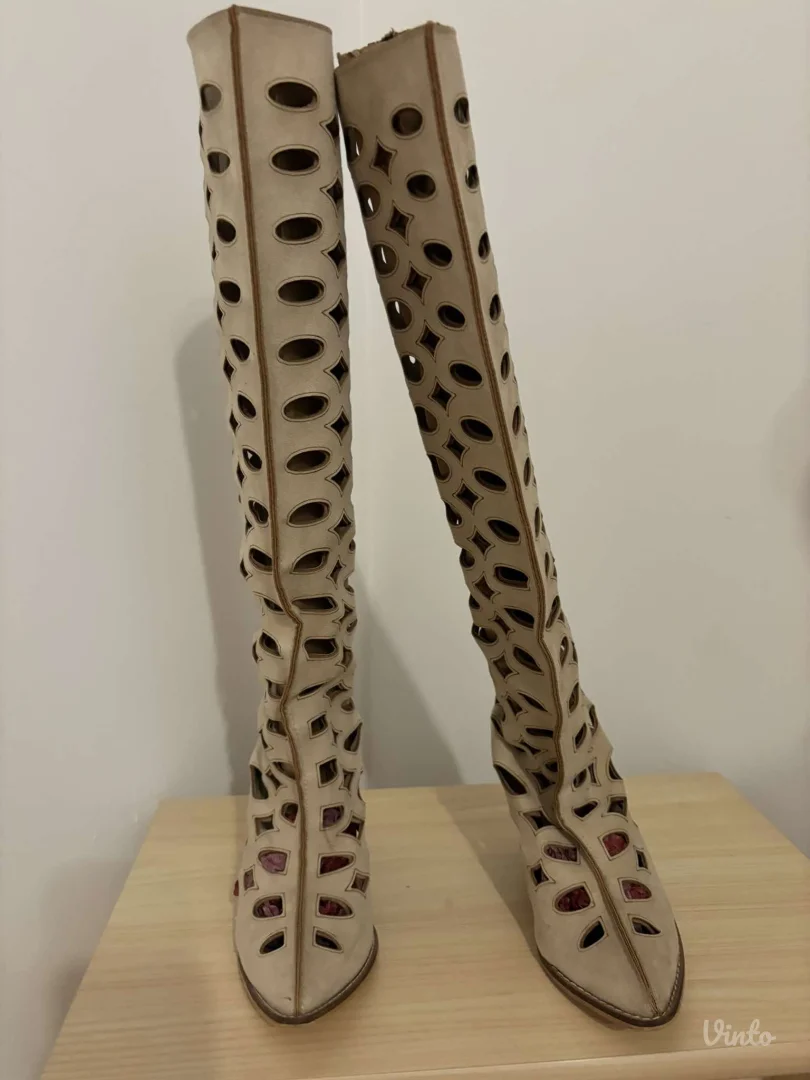 Supljikave efektne letnje cizme, jednom obuvene