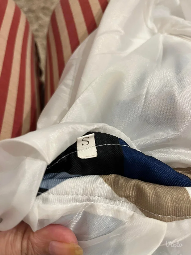 Potpuno nov komplet suknja i bluza