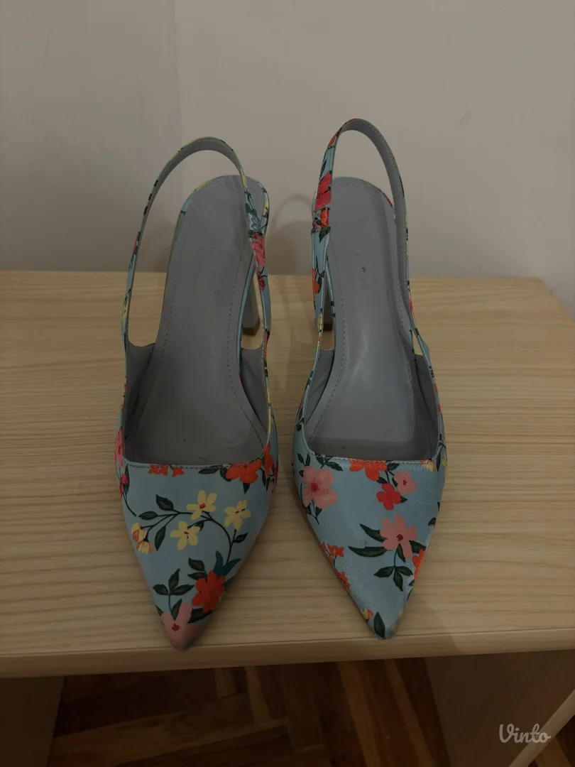 Potpuno ocuvane sandale, dvaput obuvene