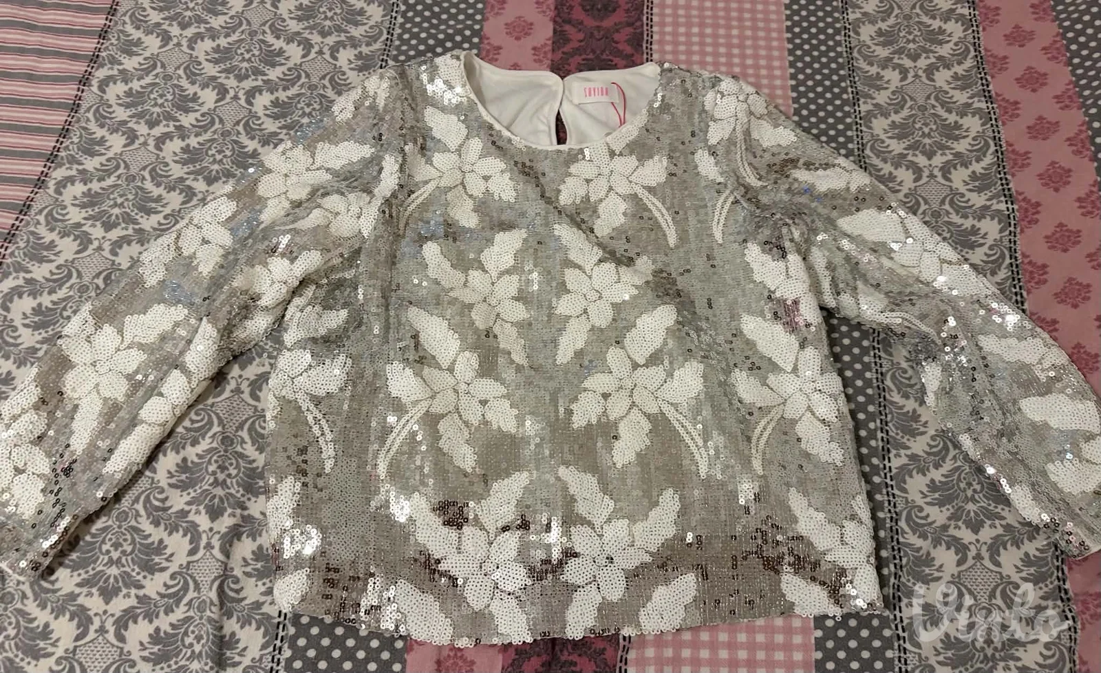 Potpuno nova univerzalna bluza sa etiketom