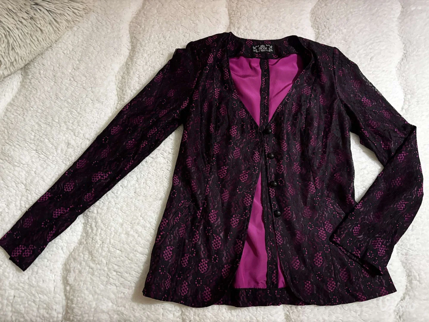 Divan potpuno ocuvan Mona sako - blejzer