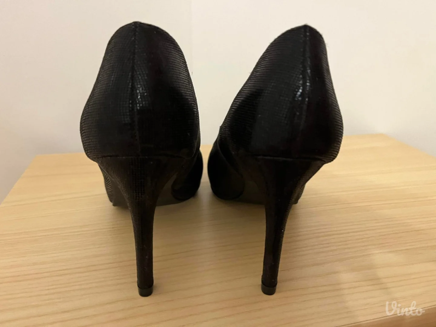 Potpuno nove crne cipele, broj 38