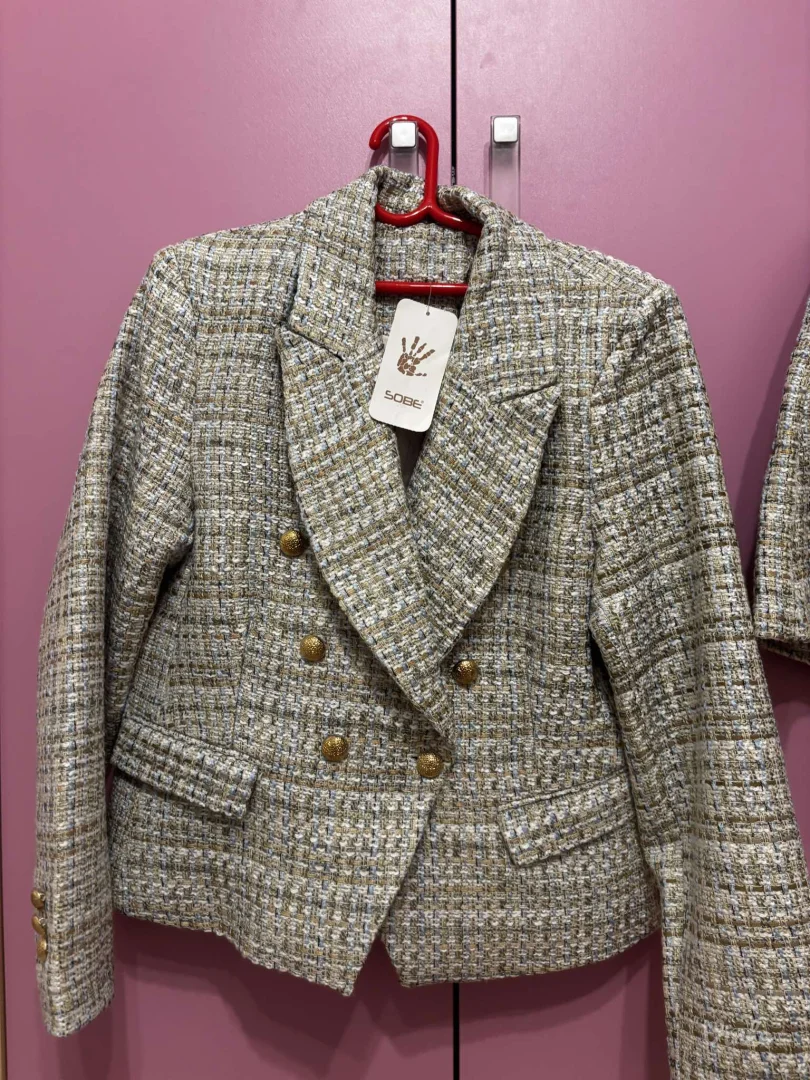 Potpuno nov komplet sa etiketom