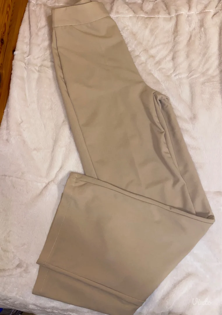 Pantalone u bež boji