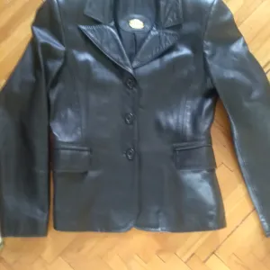 Mona kozna jakna br.38