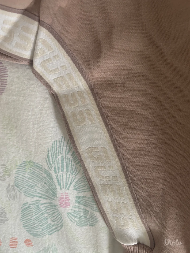 Guess krop top duks S veličine