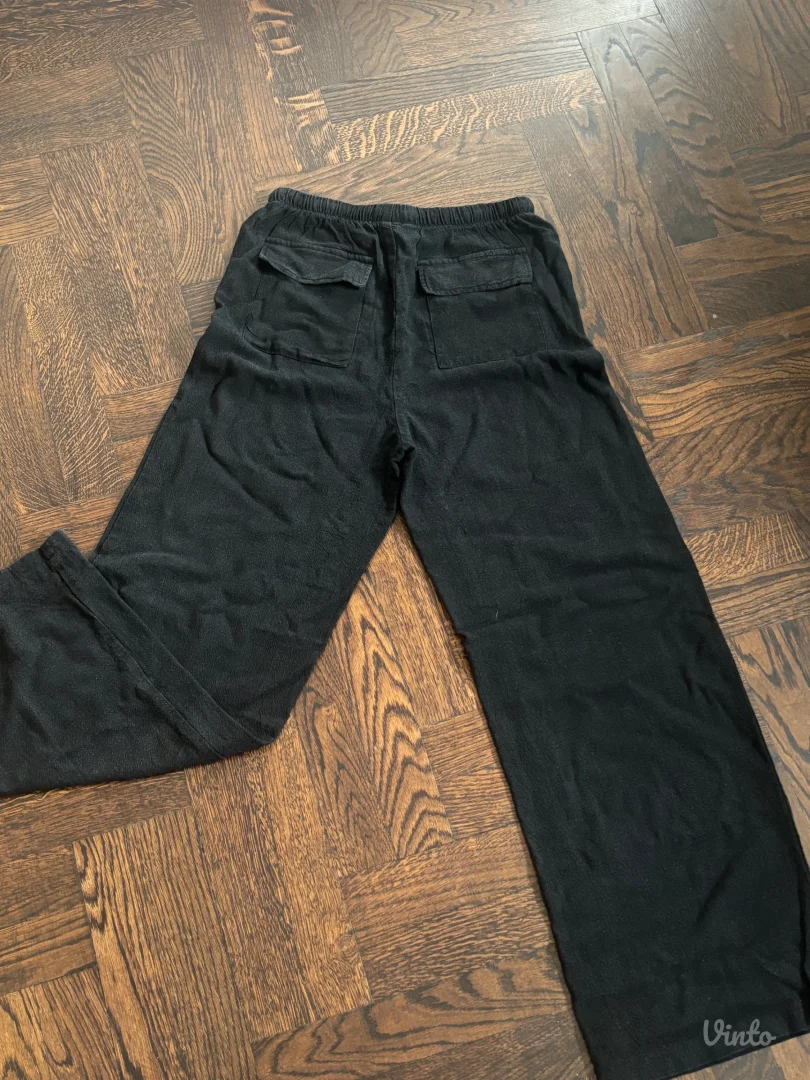 Crna pantalotrenerka