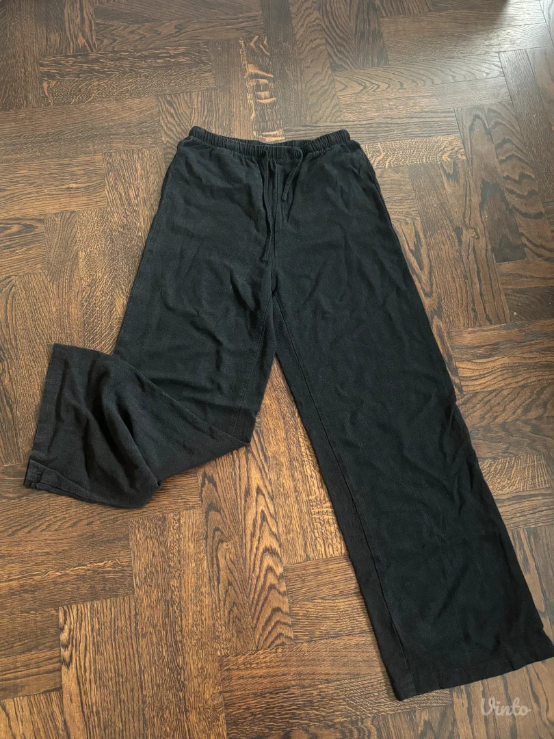 Crna pantalotrenerka