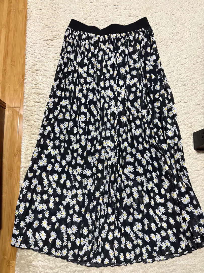 Plisirana suknja sa belim radama