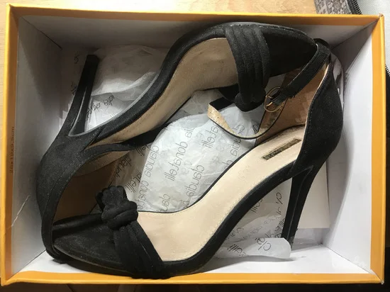 Metro sandale sa stiklom