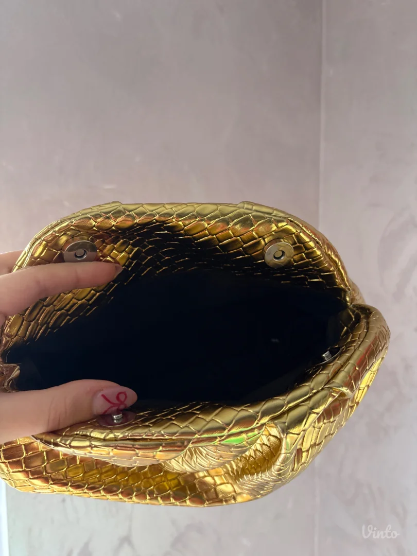 Shein zlatna torbica