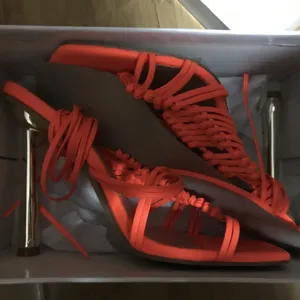 Narandžaste atraktivne sandale