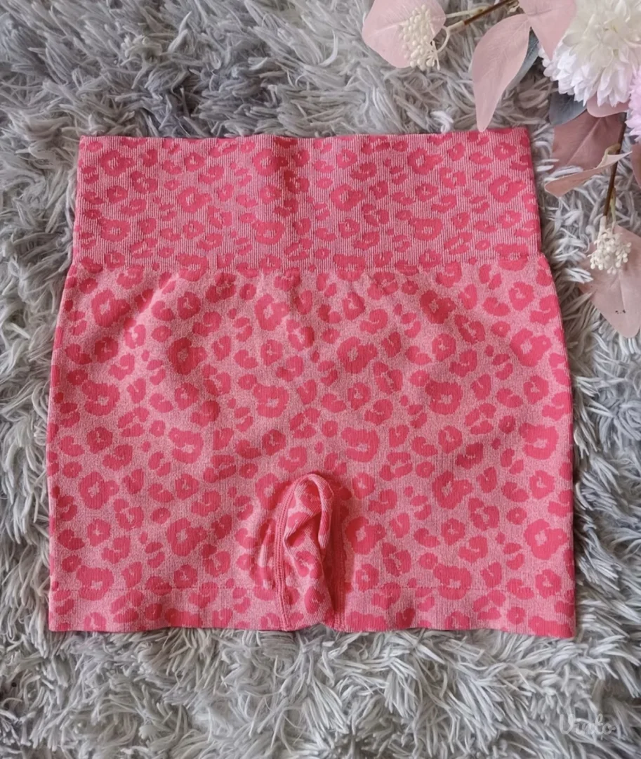 Roze šorts za trening NOVO