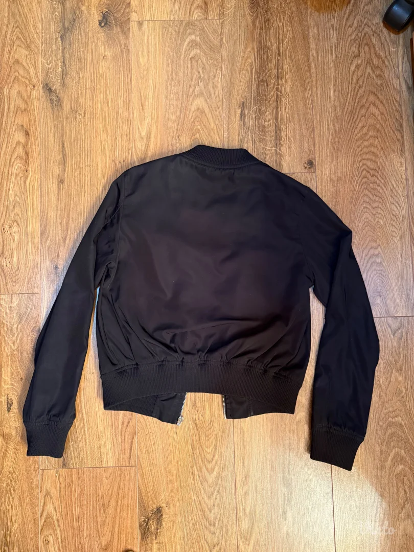 Bershka bomber jakna