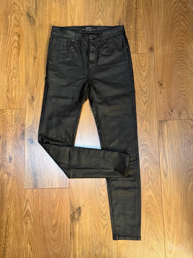 Kožne skinny pantalone Stradivarius