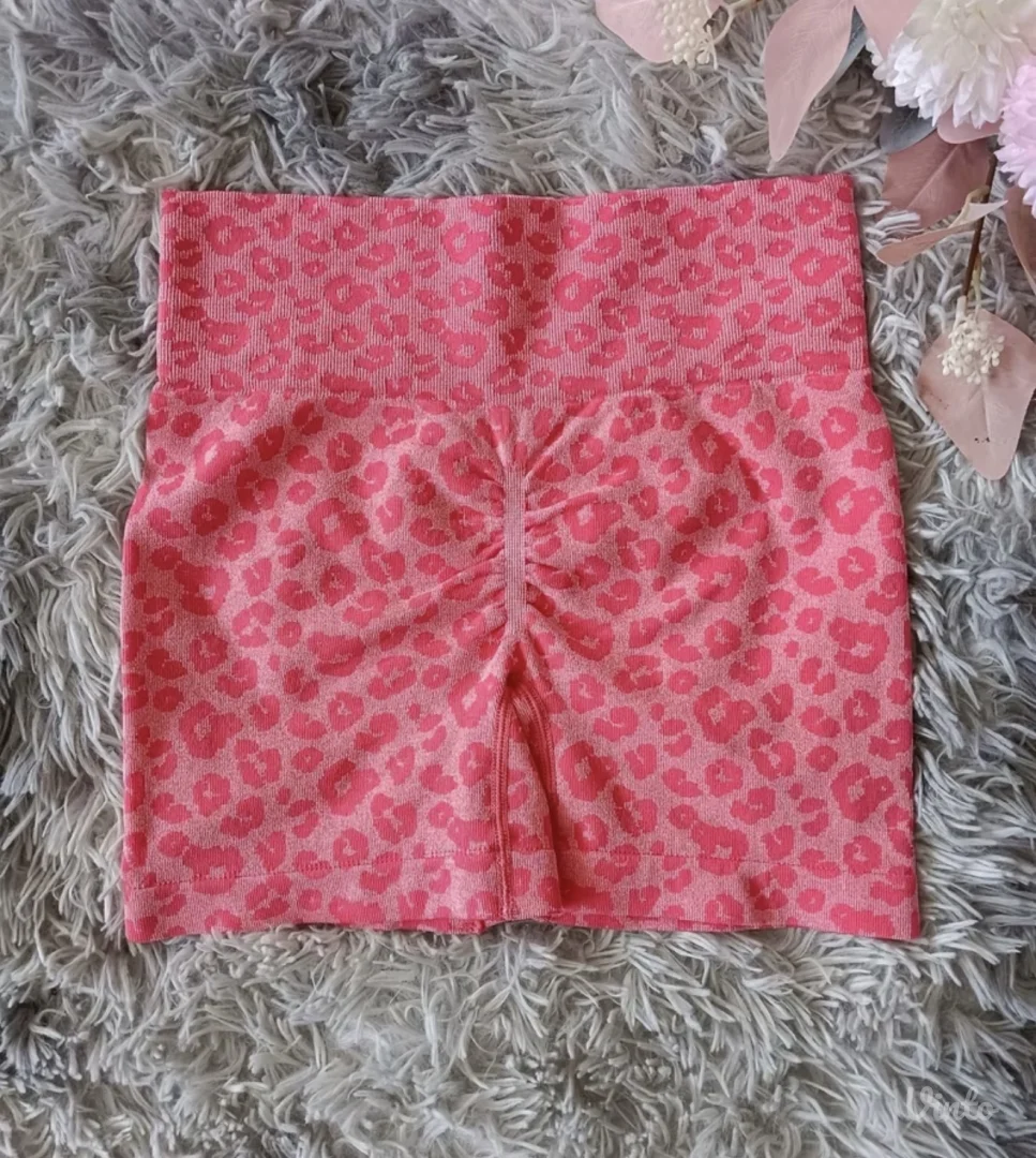 Roze šorts za trening NOVO